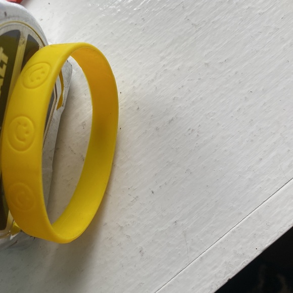 Accessories 5 Key Chain Emojis And A Yellow Bracket With Smiley Faces